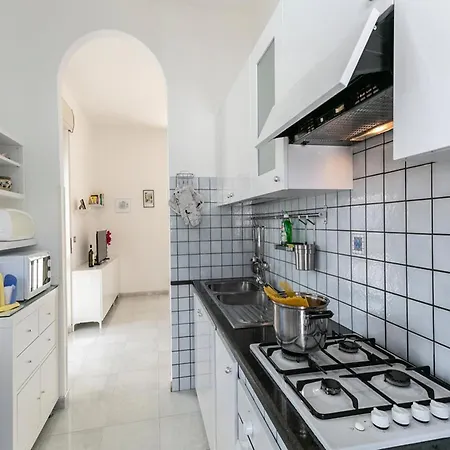 Апартаменты Semi-detached With Private Garden Рейтани