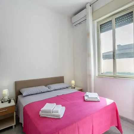Апартаменты Semi-detached With Private Garden