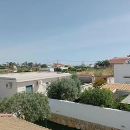 Апартаменты Semi-detached With Private Garden Рейтани